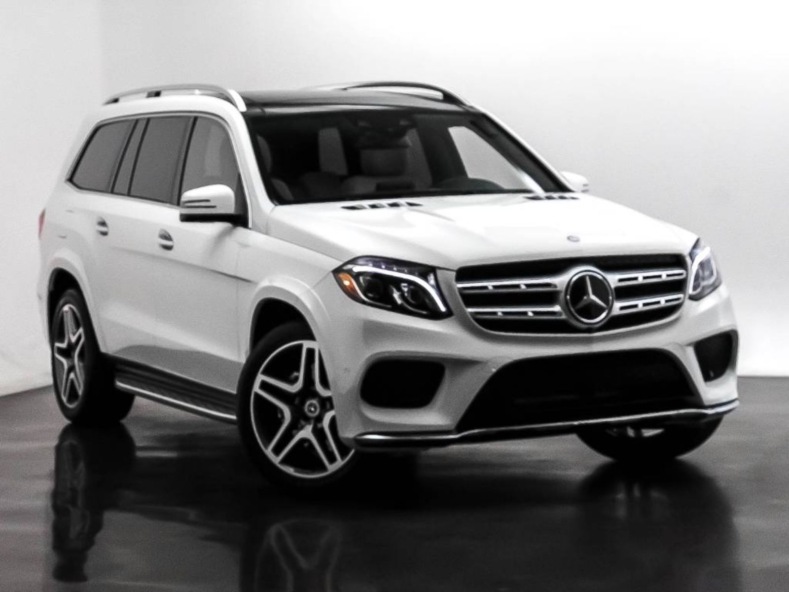 Certified Pre Owned 2017 Mercedes Benz Gls Gls 550 All Wheel Drive 4matic Suv