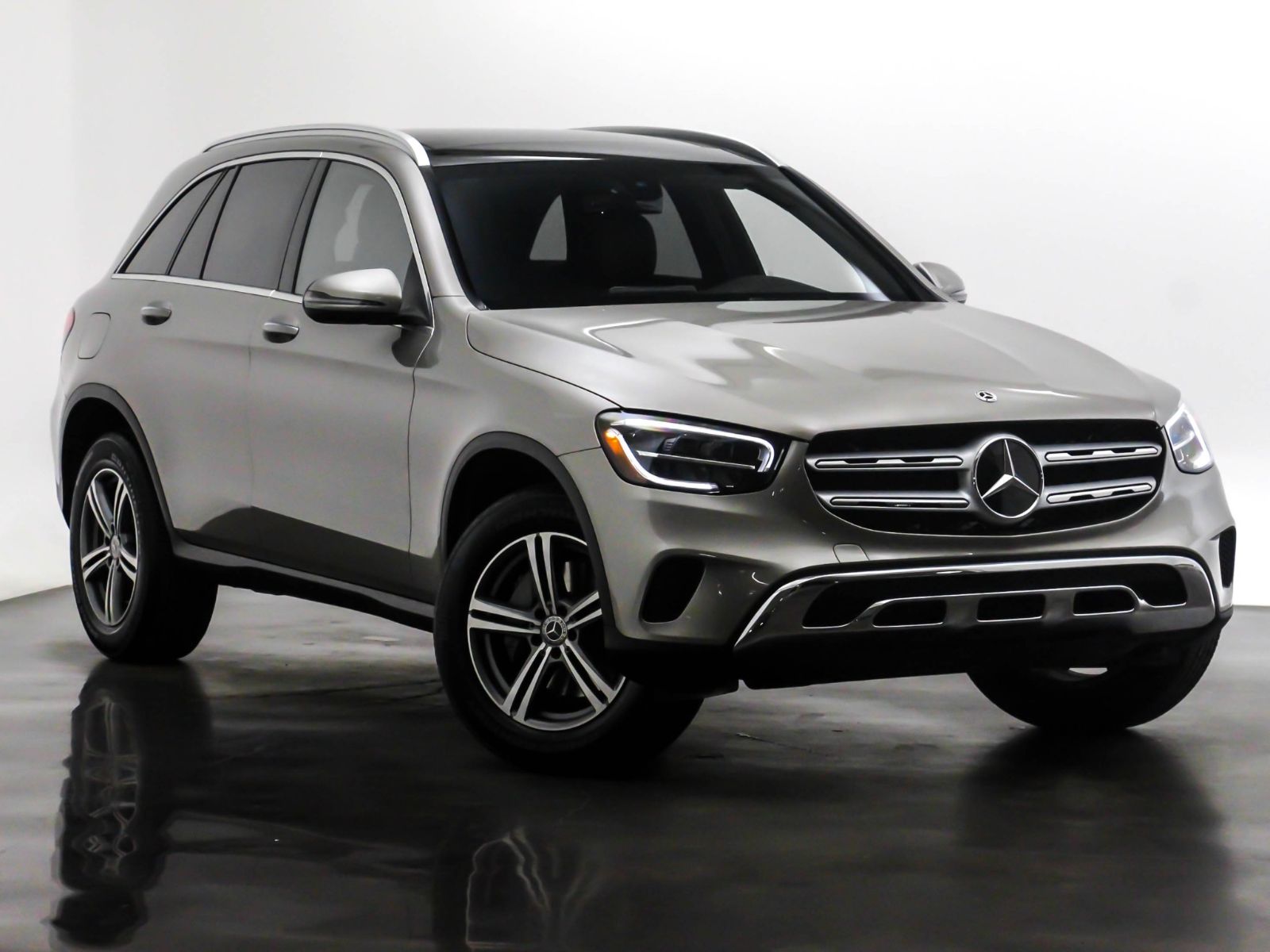 Certified Pre Owned Mercedes Benz Glc Glc 300 Suv In Newport Beach Mp Fletcher Jones California